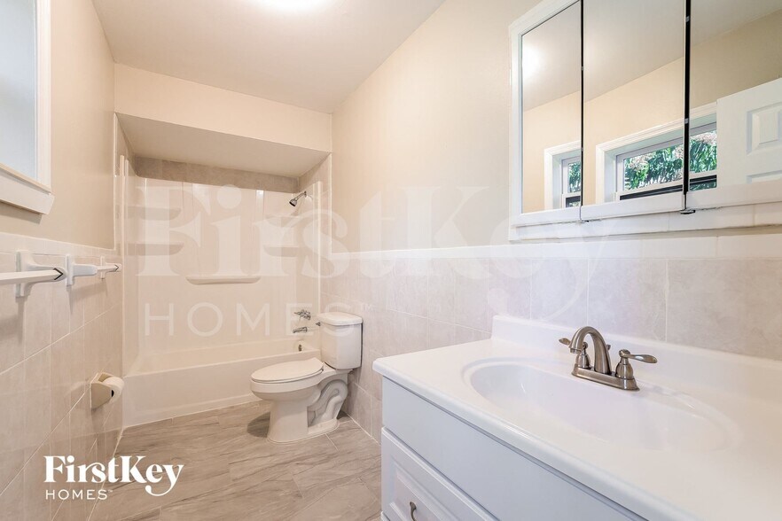Building Photo - 724 Dromedary Dr