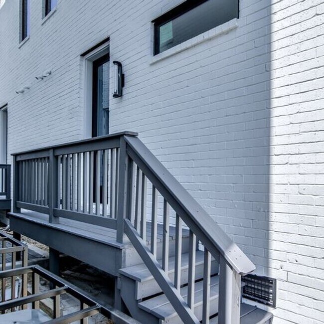 Building Photo - Stunning 4 Bedroom, 3.5 Bath Luxury Home in Nashville