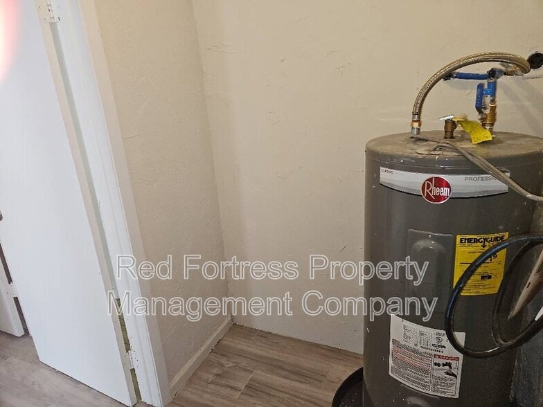 Building Photo - 720 Karlov St