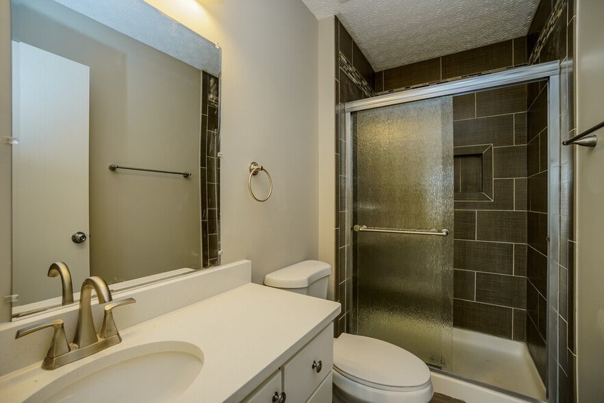 Building Photo - 1551 Covina Dr