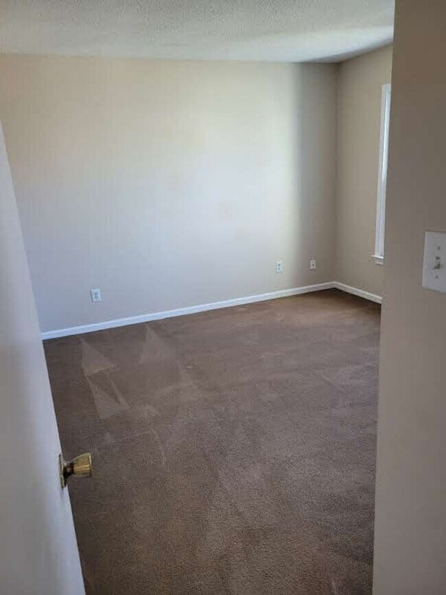 Building Photo - Ocean Lakes Single Family Home Ready for Move In!