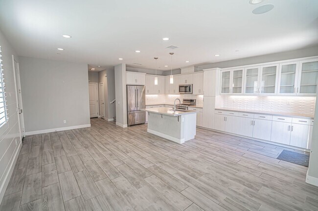 Building Photo - West Creek 3 Bedroom Condo for Rent in Val...