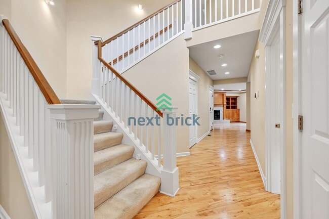 Building Photo - 3 BED & 2.5 BATH Town house FOR RENT