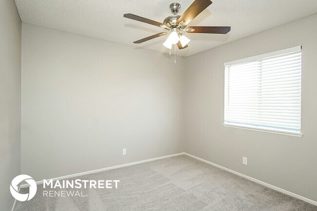 Building Photo - 804 Crabapple Dr