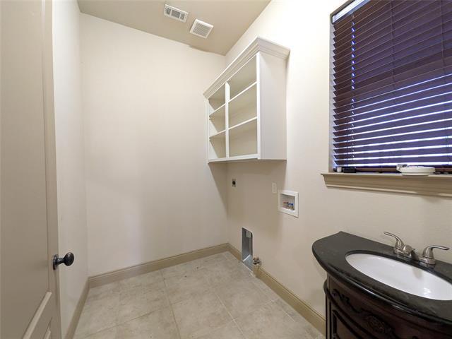 Building Photo - 2137 Langdon Dr