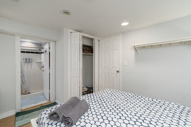 Building Photo - 2122 18th St NW