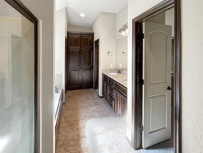 Building Photo - 9400 Shallow Lake Ct