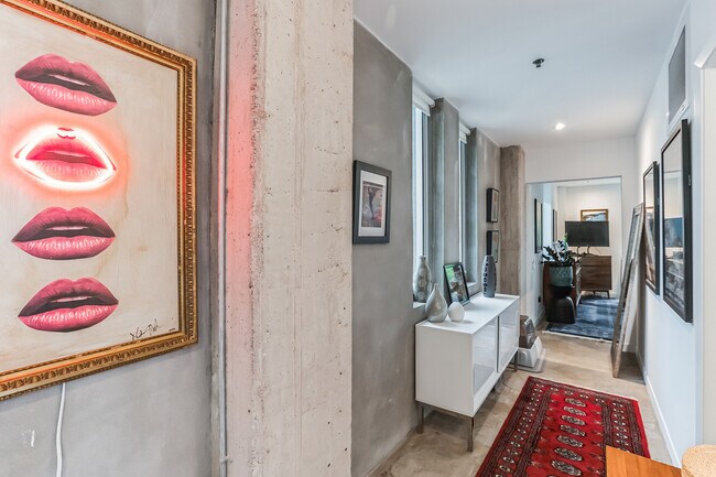 Building Photo - 1115 S Alamo St