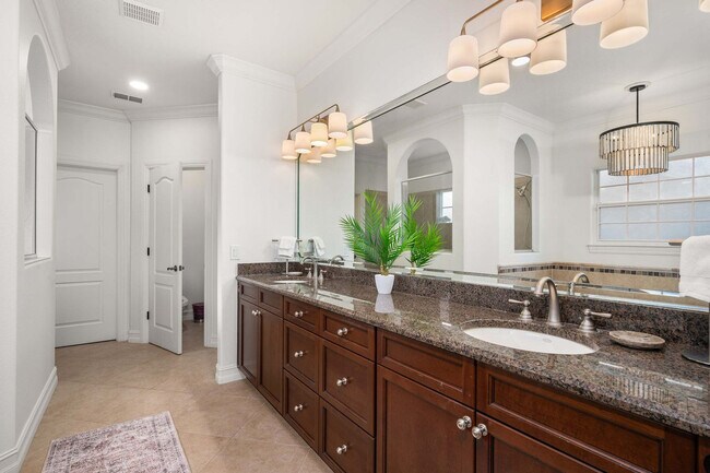 Building Photo - 1227 Radiant St