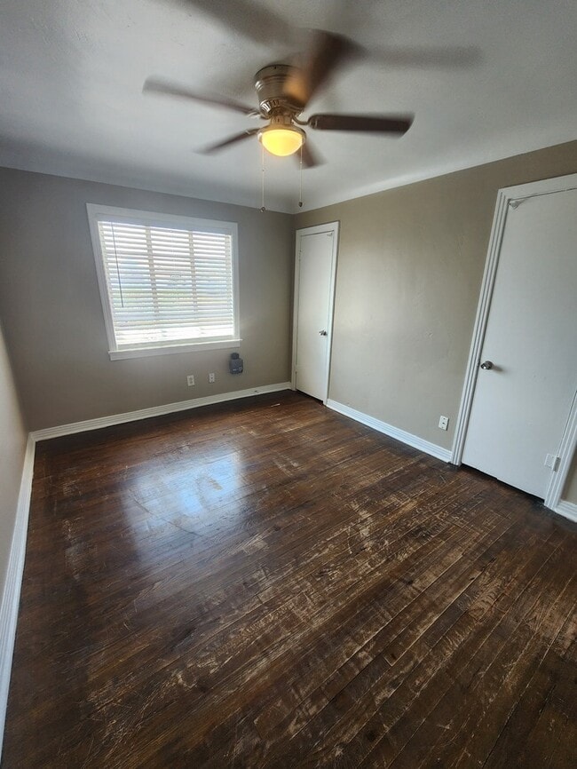 Building Photo - 3 bed 1 bath home, move in ready!