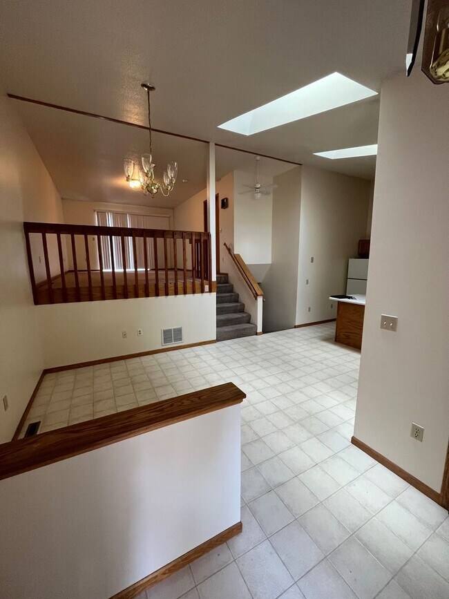 Building Photo - 629 29th Ave NE