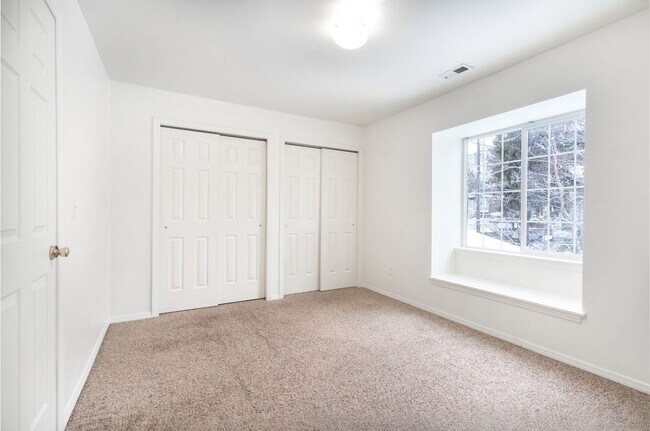 Building Photo - 1020 NE D St