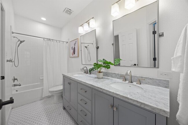 Building Photo - 1303 Quiet Creek Dr
