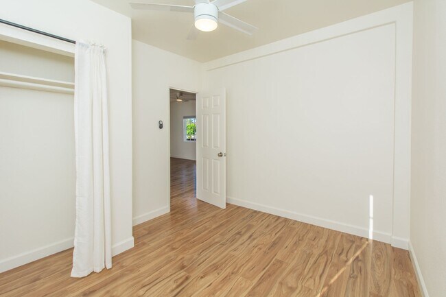 Building Photo - Refreshed + Bright 2 Bed/1 Bath in the Heart of North Park!