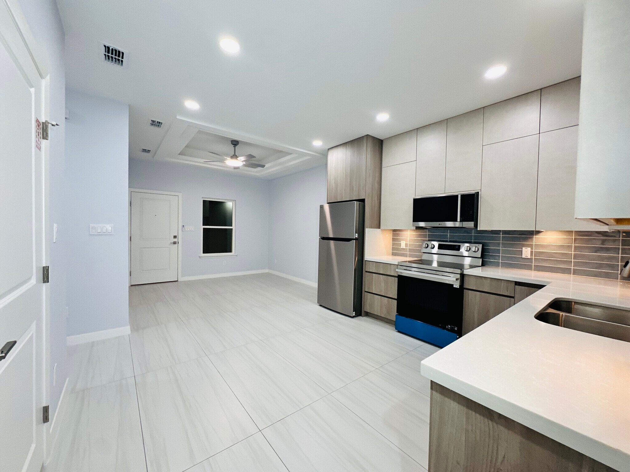 Open concept - 11313 N 25th St