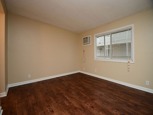 Building Photo - 612 N 46th St