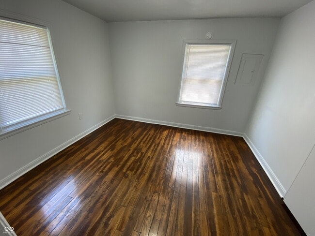 Building Photo - 623 N Tibbs Ave