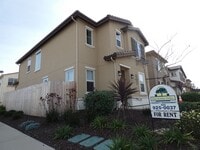 Building Photo - Like New 3 Bedroom Home! Near shops and restaurants!
