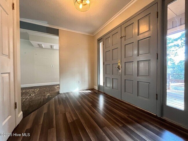 Building Photo - 7 Ash Ct