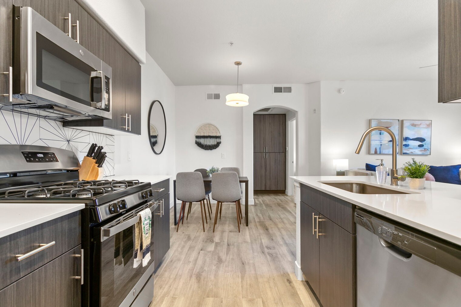 Building Photo - 9450 W Cabela Dr