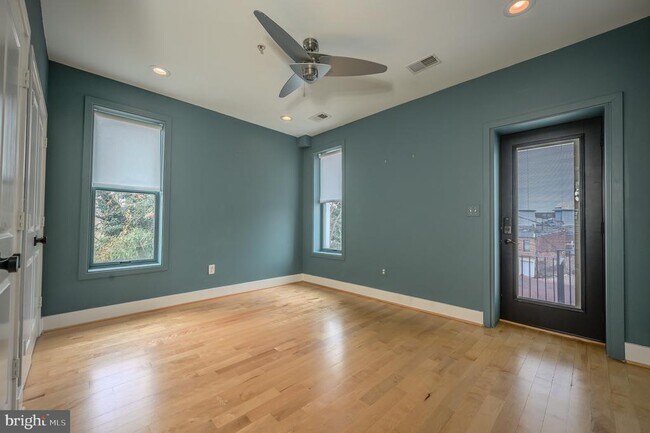 Building Photo - 1328 Maryland Ave NE