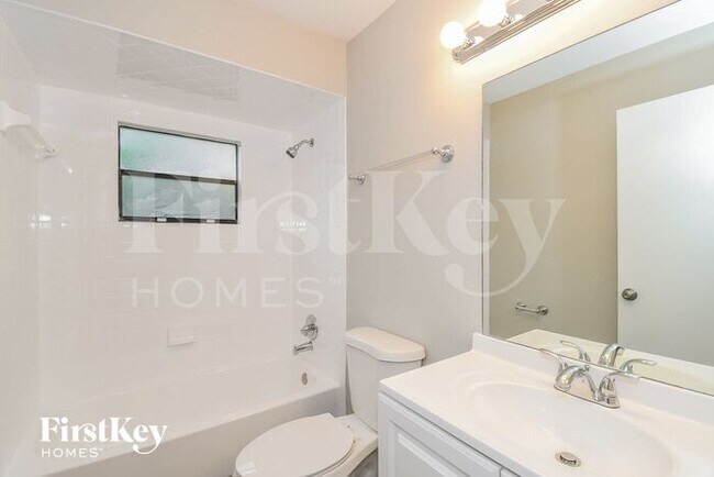 Building Photo - 798 Gilda Dr