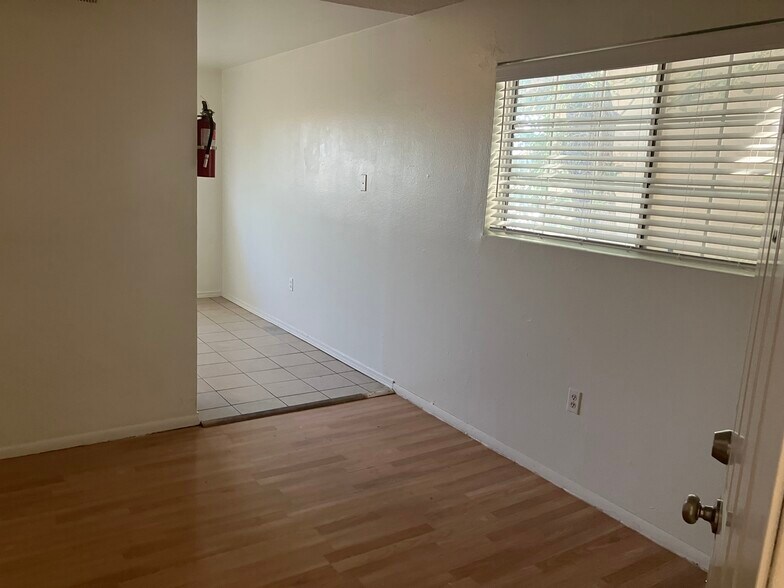 Frontroom into kitchen - 8405 Trumbull Ave SE