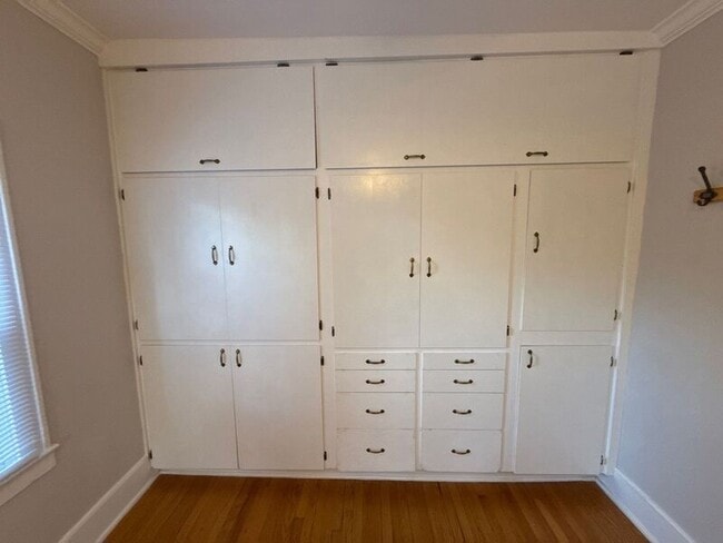 Building Photo - 1615 D St NE