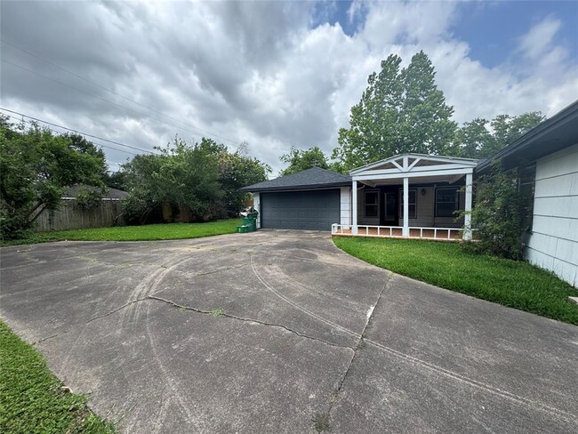 Building Photo - 4833 Hazelton St