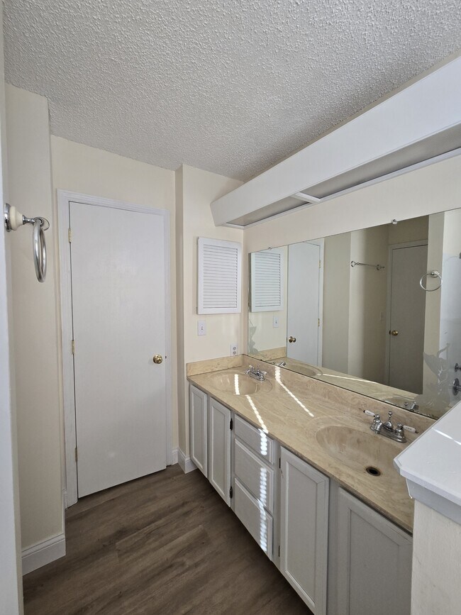 Building Photo - 5223 S Mosley St