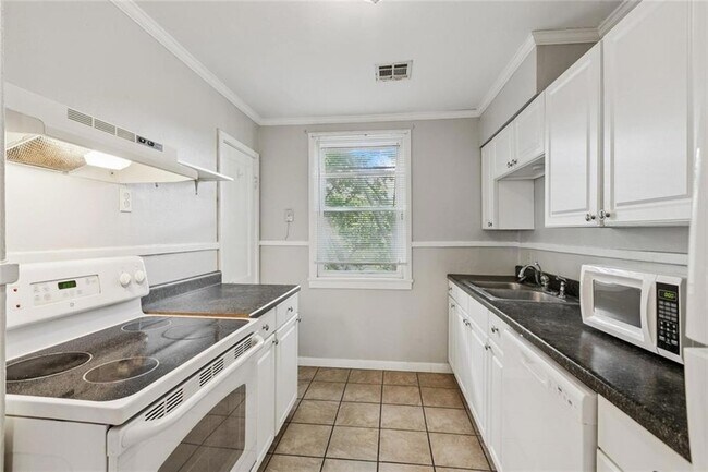 Building Photo - 5828 General Haig St