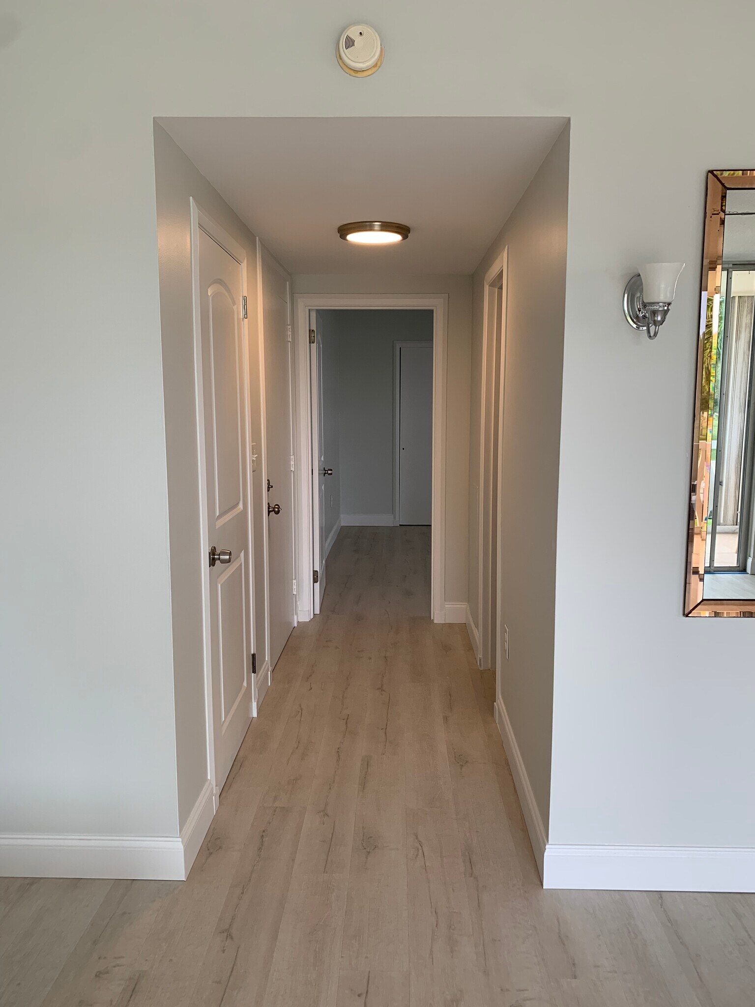 Building Photo - 15 S Golfview Rd