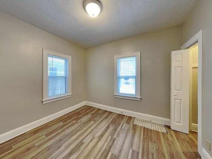 Building Photo - 1856 Clear Ave E