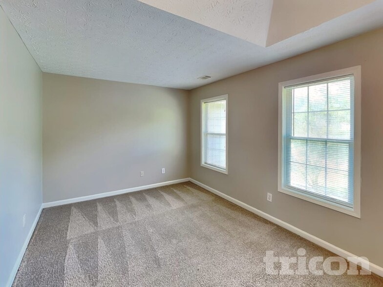Building Photo - 101 Midland Dr