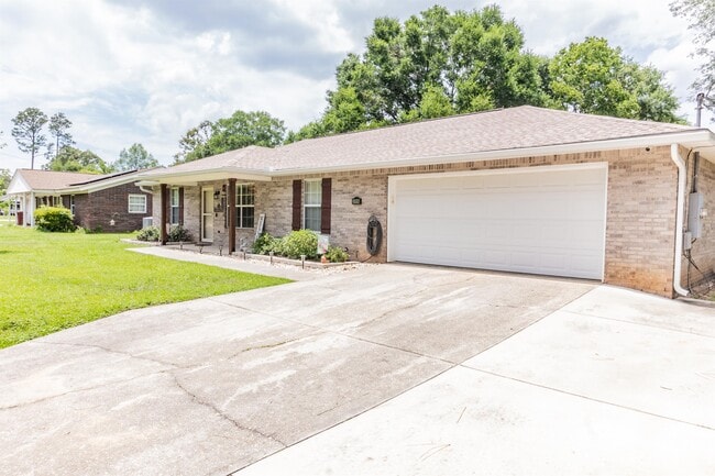 Building Photo - 309 Adams Dr