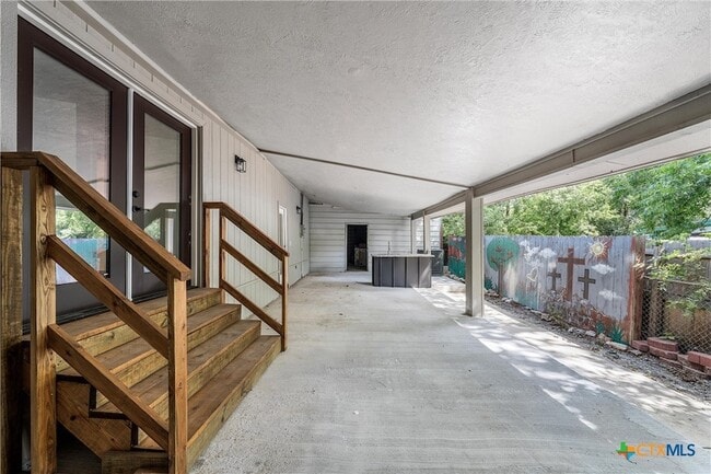 Building Photo - 1524 E Avenue B