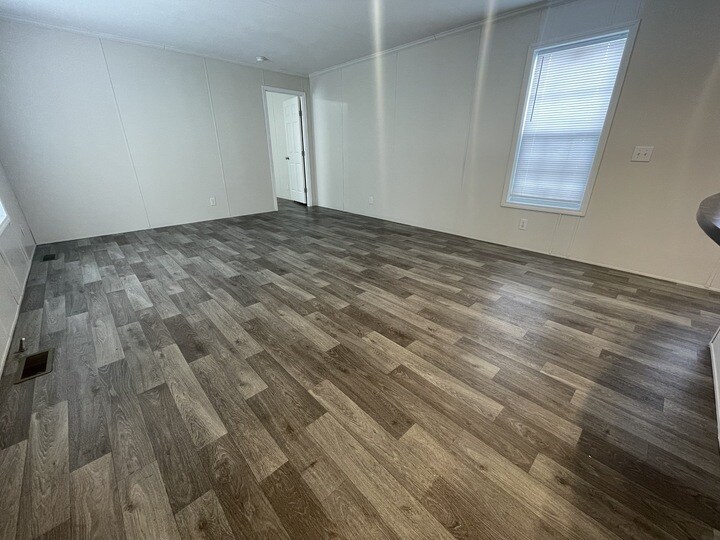 Building Photo - 38171 Ducharme Dr