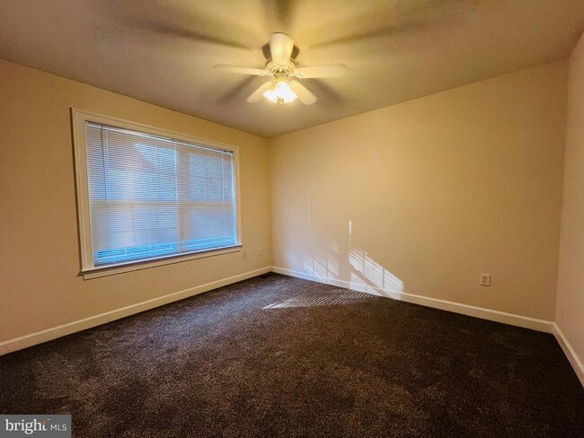 Building Photo - 115 Topaz Cir