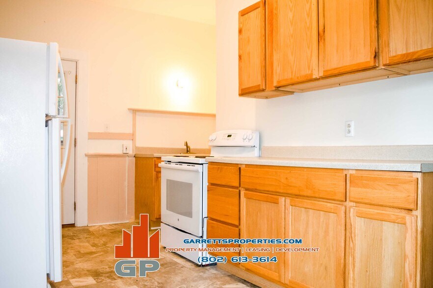 Building Photo - 64 N Pleasant St