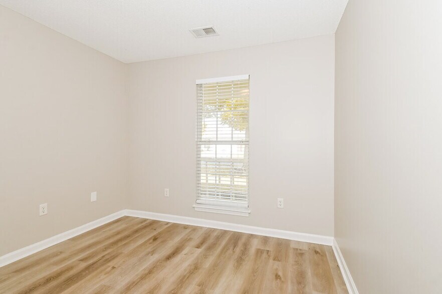 Building Photo - 7892 Jane Ayre Dr