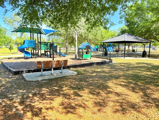 Building Photo - 3120 Drake Dr