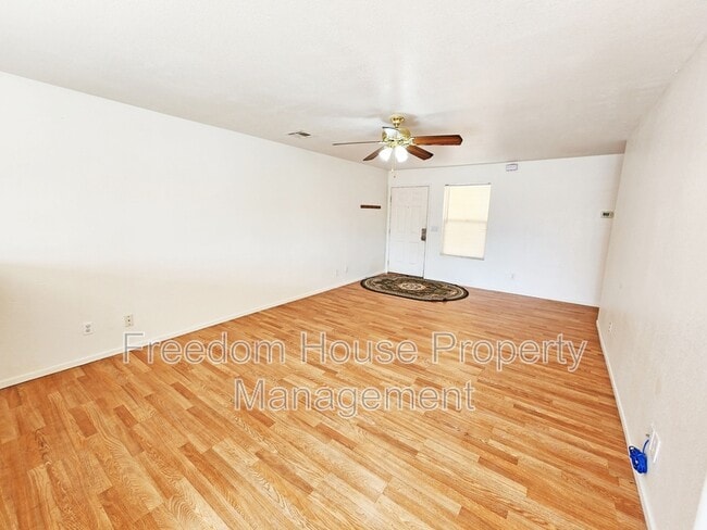 Building Photo - 1700 Sycamore Ave