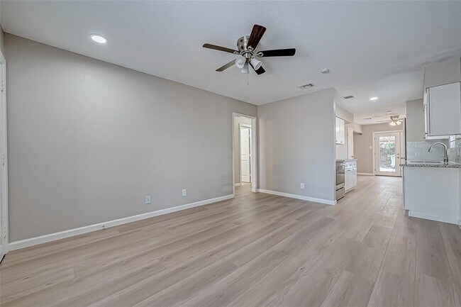 Building Photo - 7315 Housman St