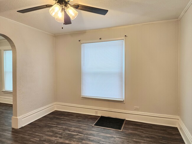 Building Photo - 1032 Lincoln St