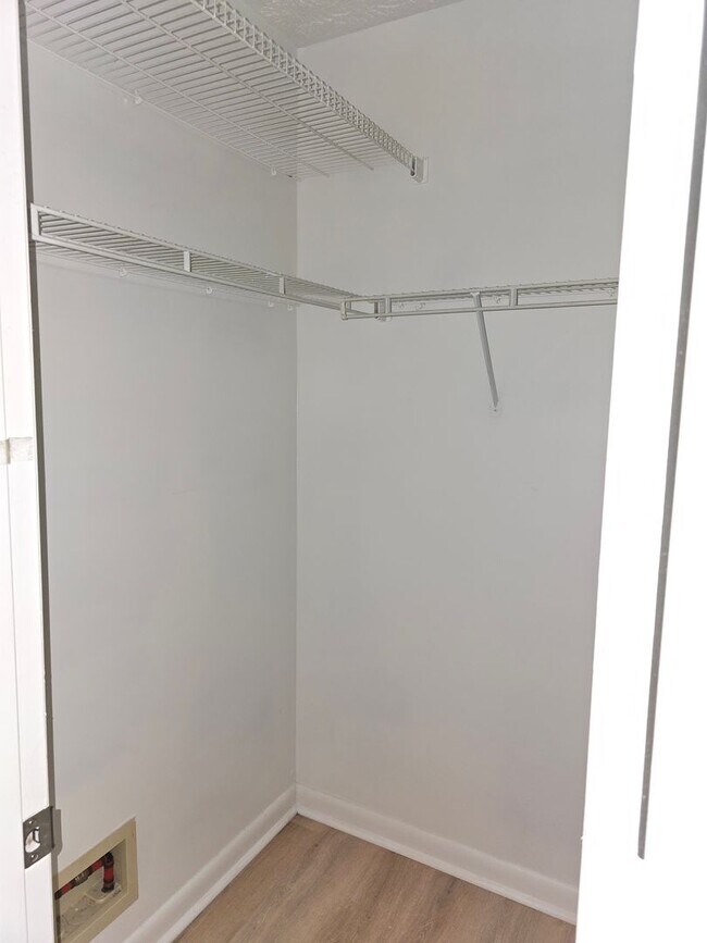 Building Photo - 3371 Galleria Dr