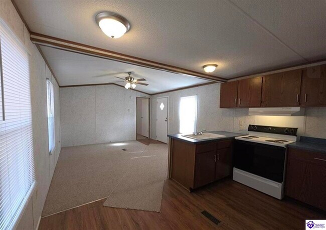 Building Photo - 412 Oak Ridge Dr