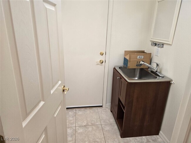 Building Photo - 5196 Alfingo St