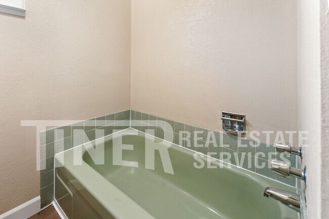 Building Photo - 2267 La Grama Dr