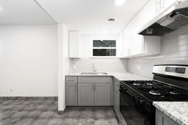 Building Photo - 2515 Clara Ln