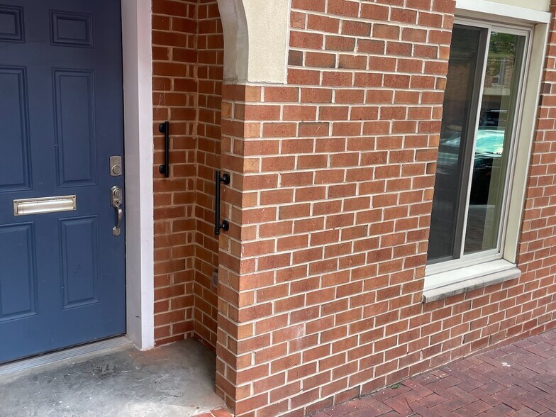Building Photo - 116 W Barre St